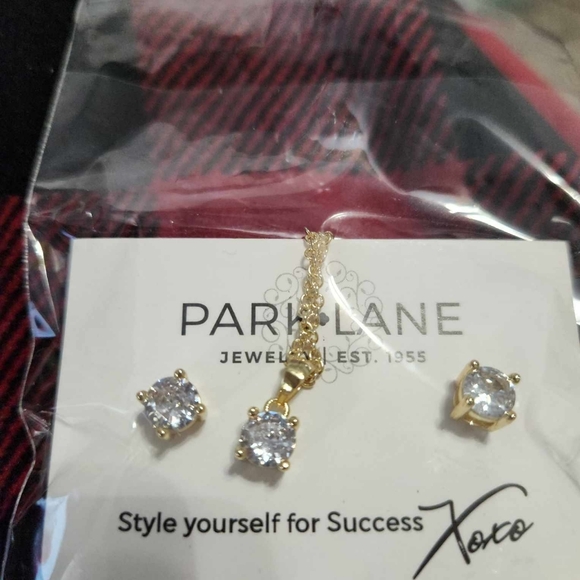 Park Lane’s Mini Impression Set Bracelet Necklace and Earrings - Picture 3 of 4